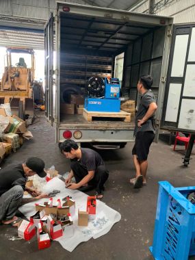 Bàn Giao Combo Máy Bấm Ống Thuỷ SamwayP32 Lực Về Long An