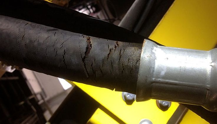Ống Thủy Lực Bị Nứt Dù Chưa Đến Tuổi Thọ Định Mức
