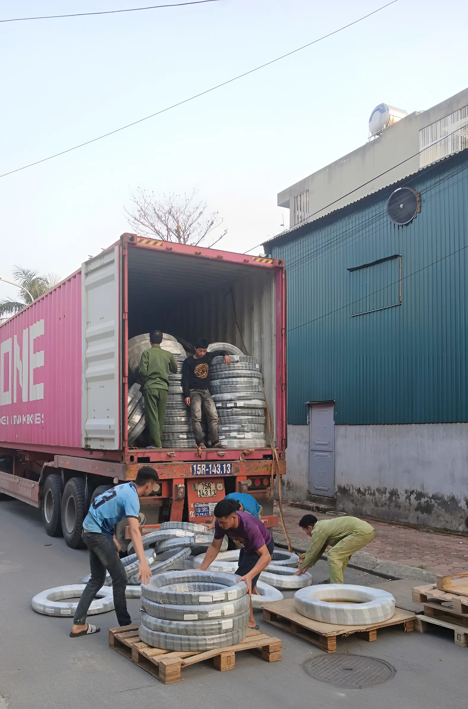 Hạ cont ống thuỷ lực Pagodae
