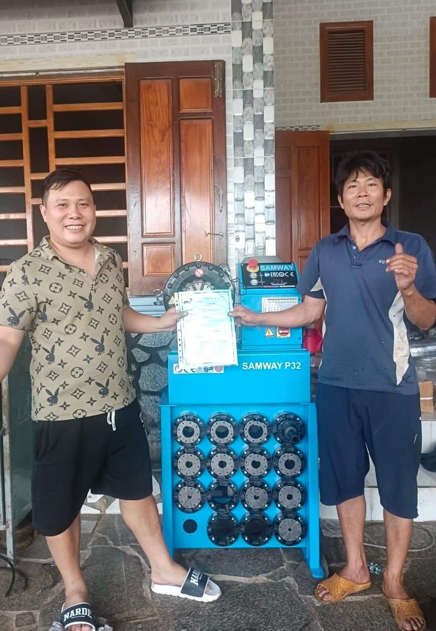Giao máy bấm ống thuỷ lực về Vũng Tàu