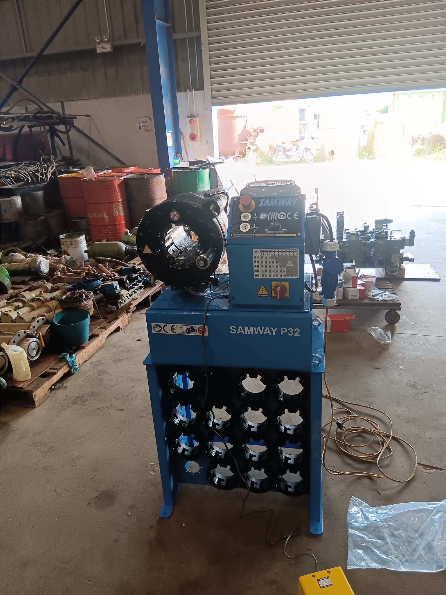 Giao máy bấm ống thuỷ lực về Hưng Yên