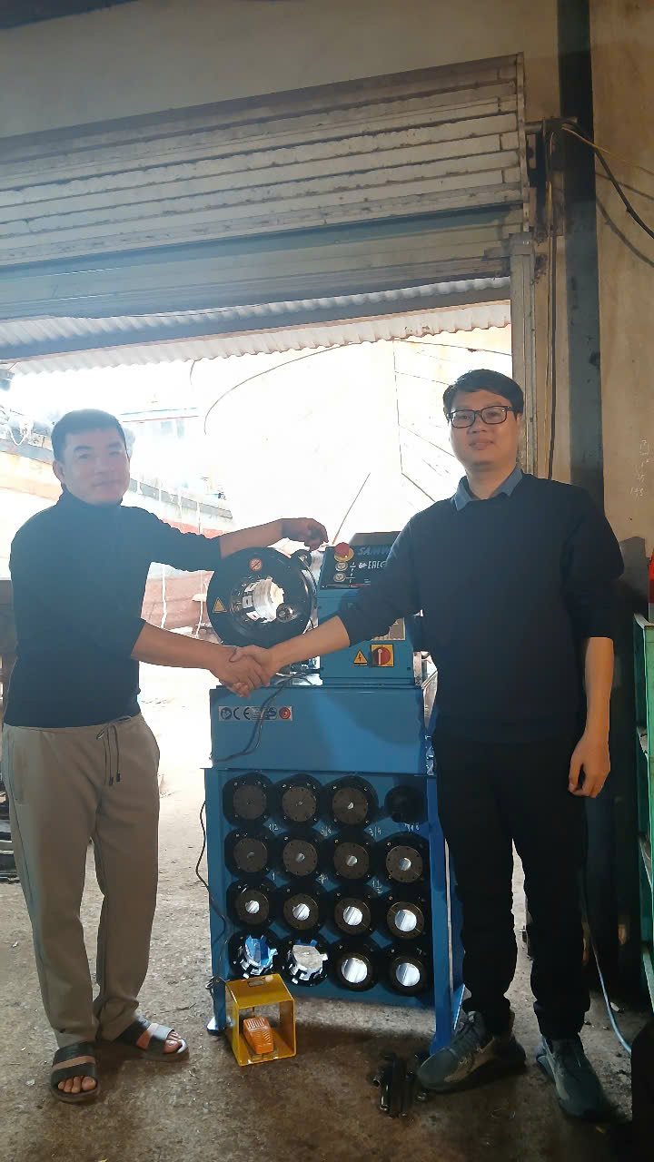 Giao máy bấm ống thuỷ lực về Quảng Bình